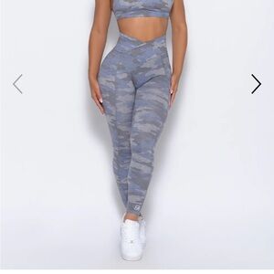 Bombshell Leggings Size Medium